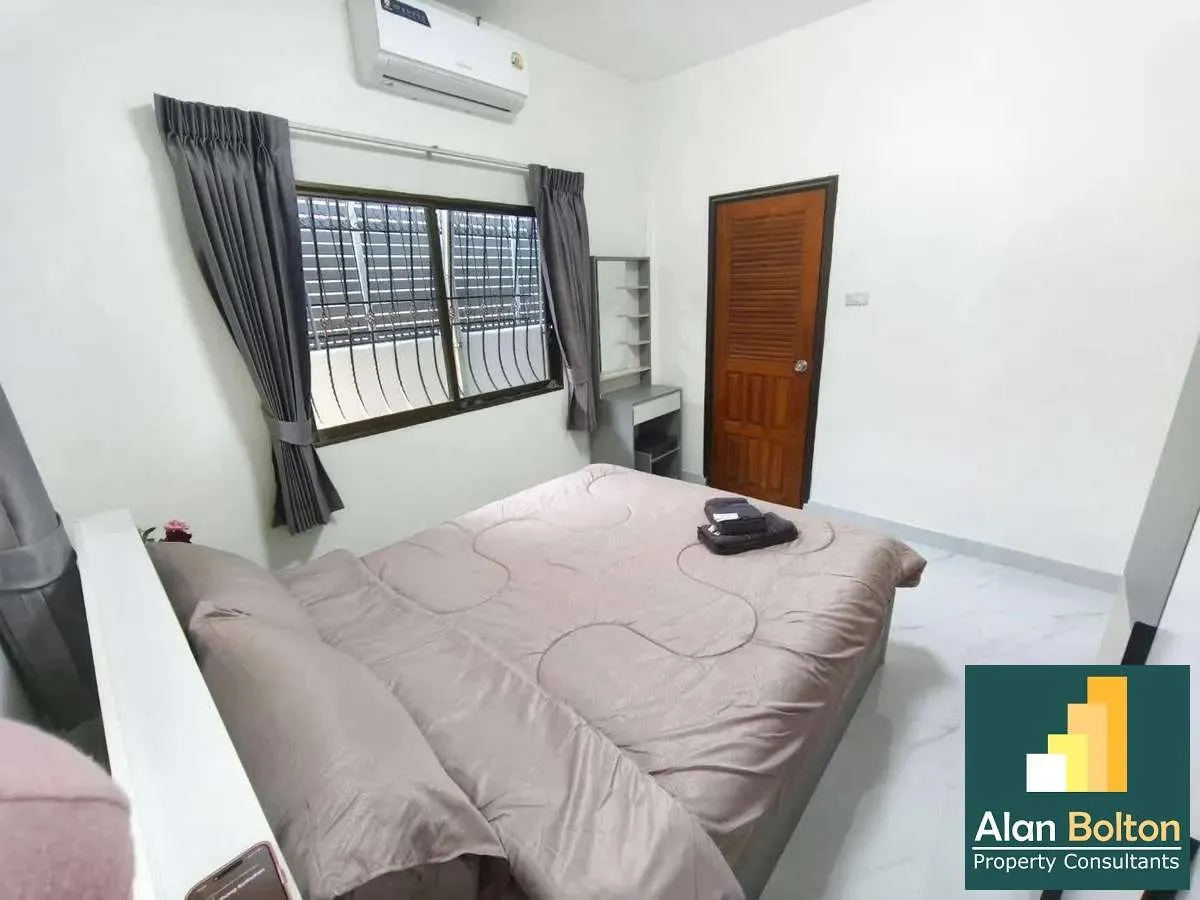 Great Location Four Bedrooms House For rent photo 2