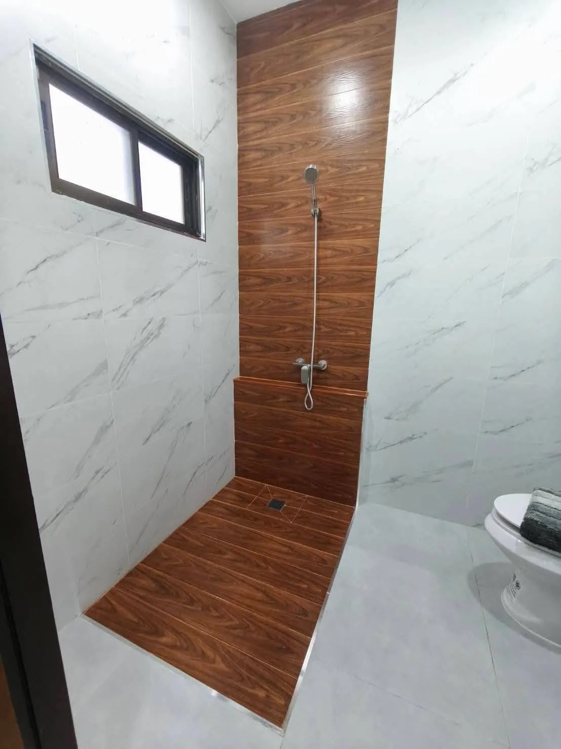 Great Location Four Bedrooms House For rent photo 16