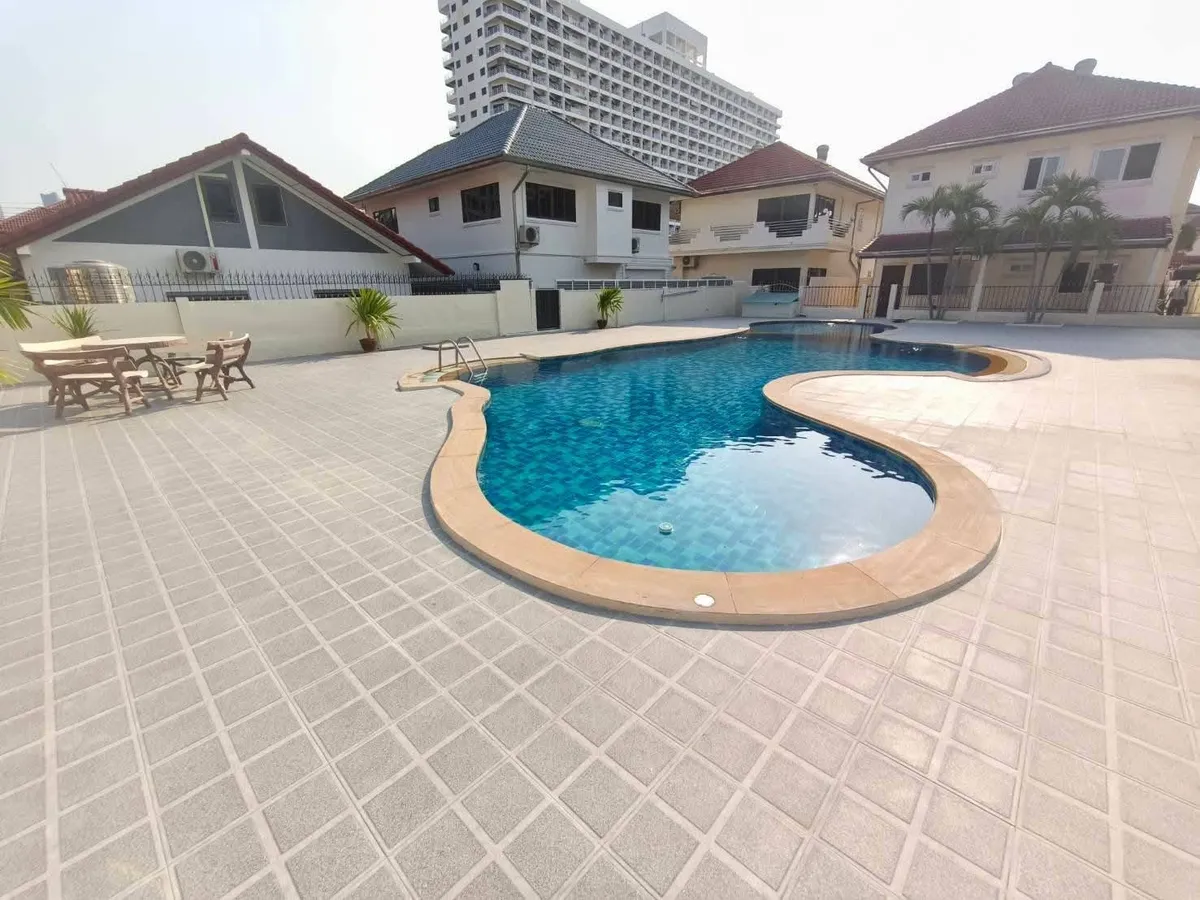 Great Location Four Bedrooms House For rent photo 27