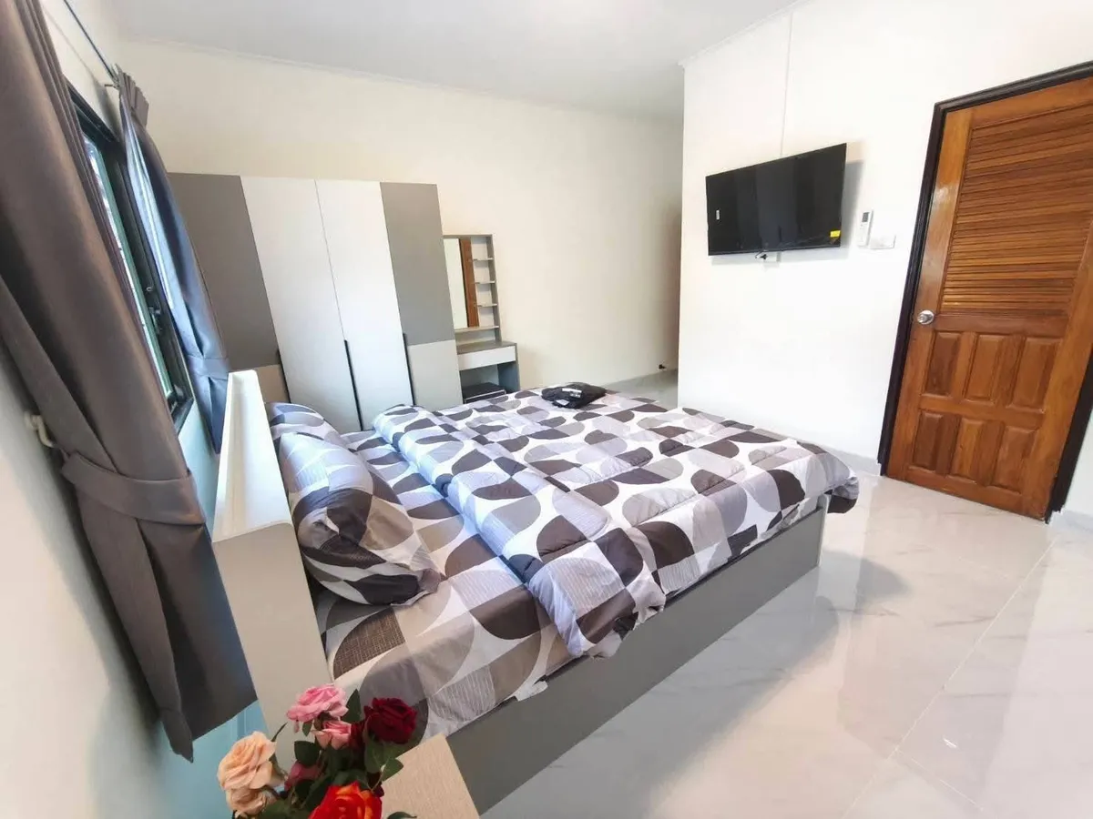 Great Location Four Bedrooms House For rent photo 28