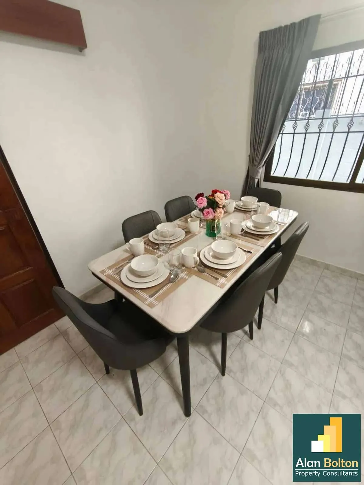 Great Location Four Bedrooms House For rent photo 5