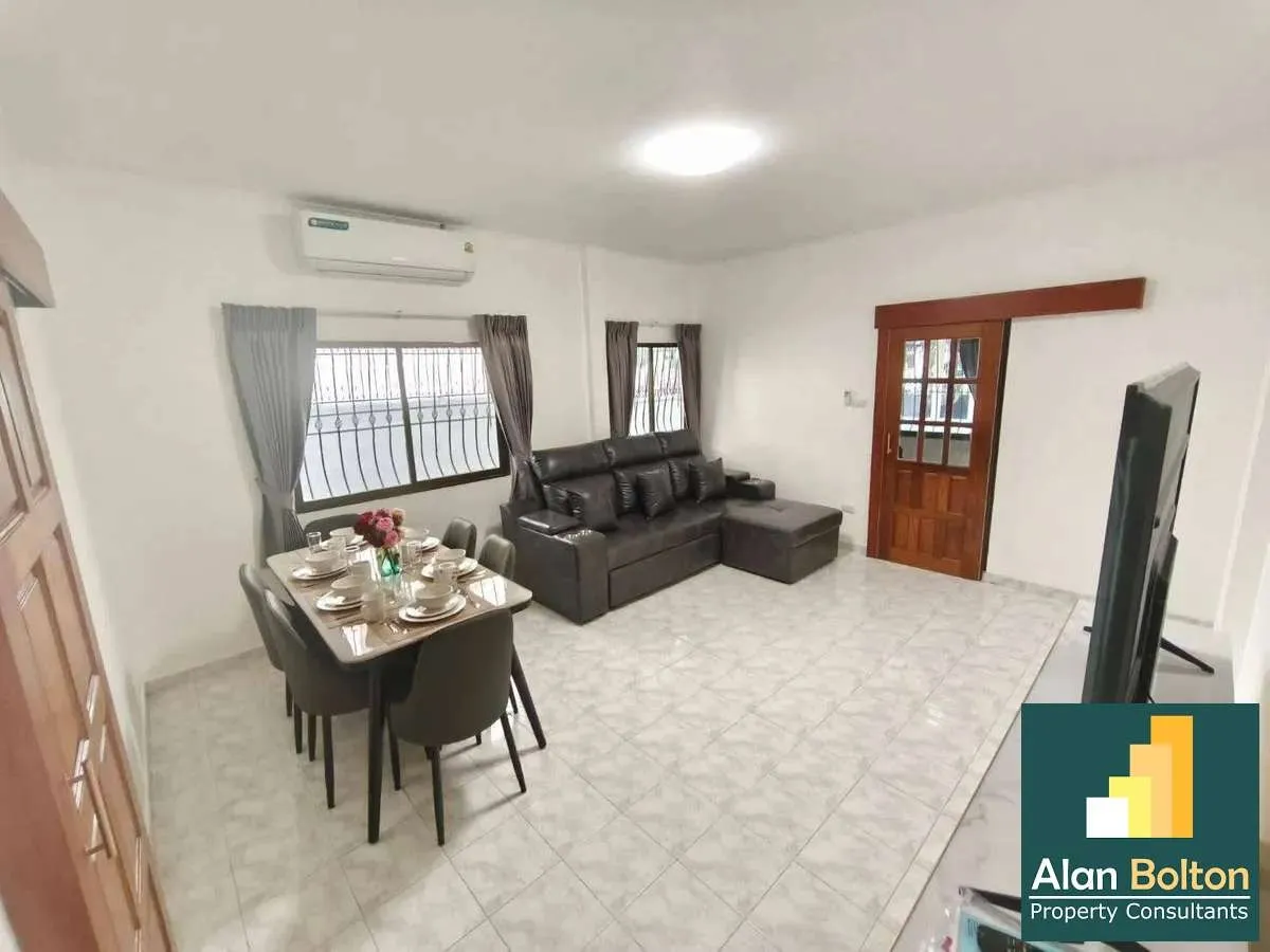 Great Location Four Bedrooms House For rent photo 9
