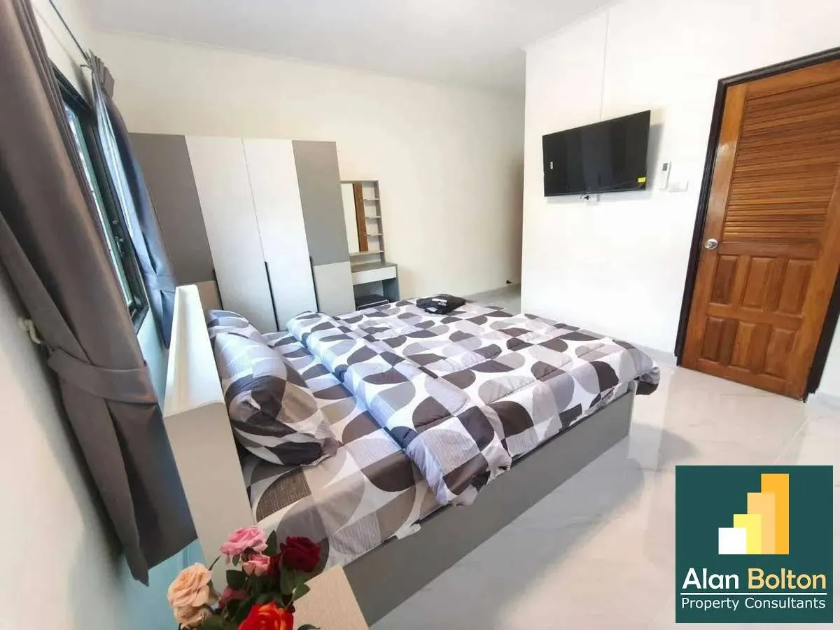 Great Location Four Bedrooms House For rent photo 10