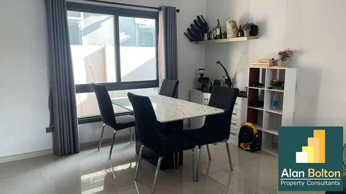 4 Bedrooms 3 Bathrooms House For rent in Banglamung photo 3