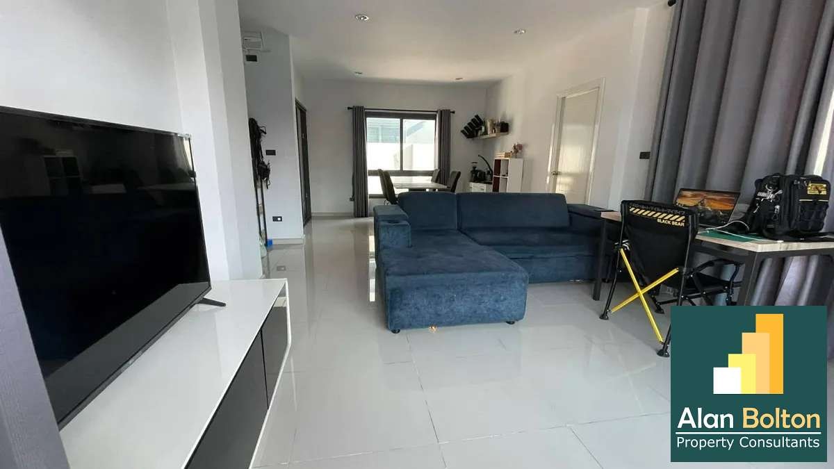 4 Bedrooms 3 Bathrooms House For rent in Banglamung photo 4