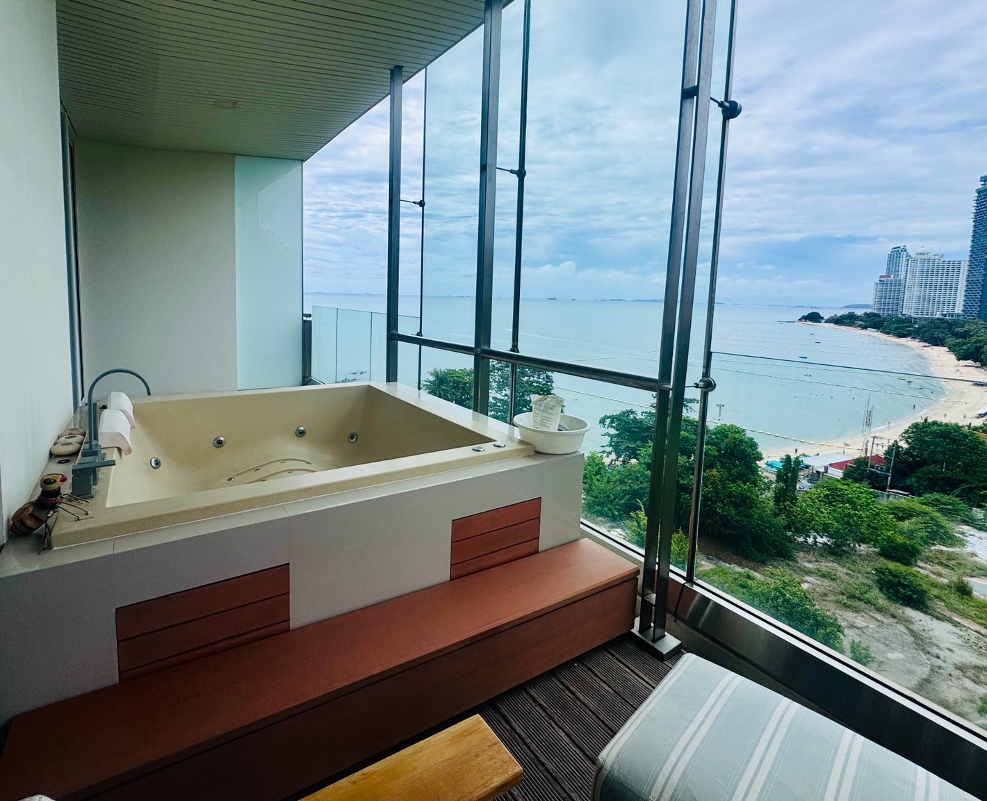 1 Bedroom 2 Bathroom in Beach front property at Wongamat beach photo 47