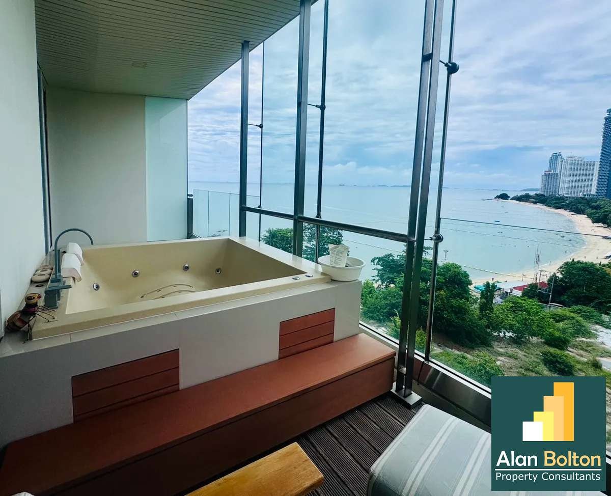 1 Bedroom 2 Bathroom in Beach front property at Wongamat beach
