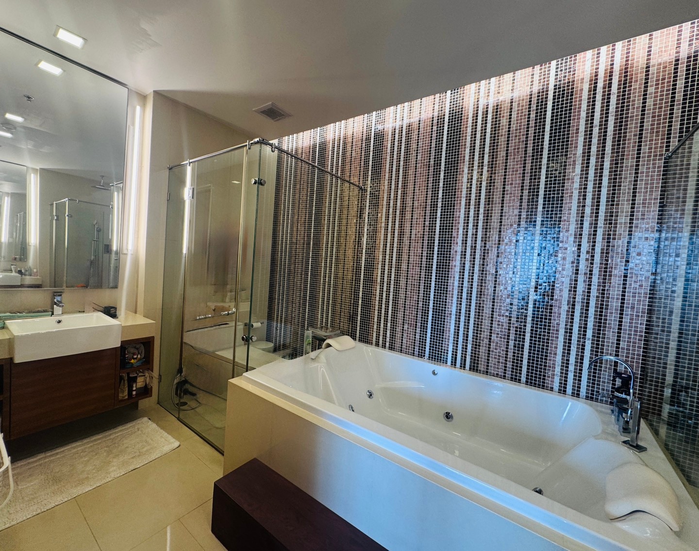 1 Bedroom 2 Bathroom in Beach front property at Wongamat beach photo 44
