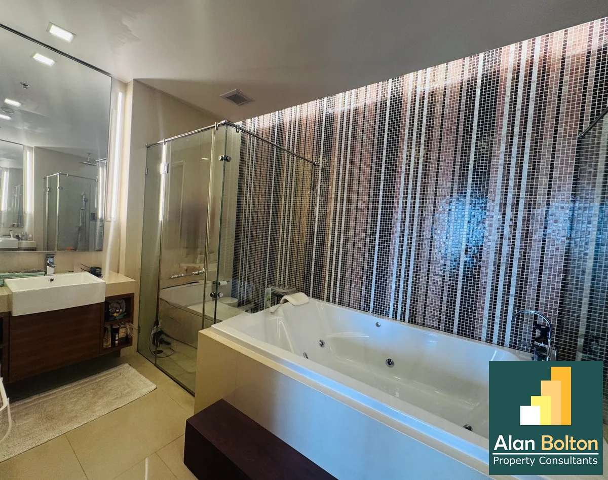 1 Bedroom 2 Bathroom in Beach front property at Wongamat beach photo 9