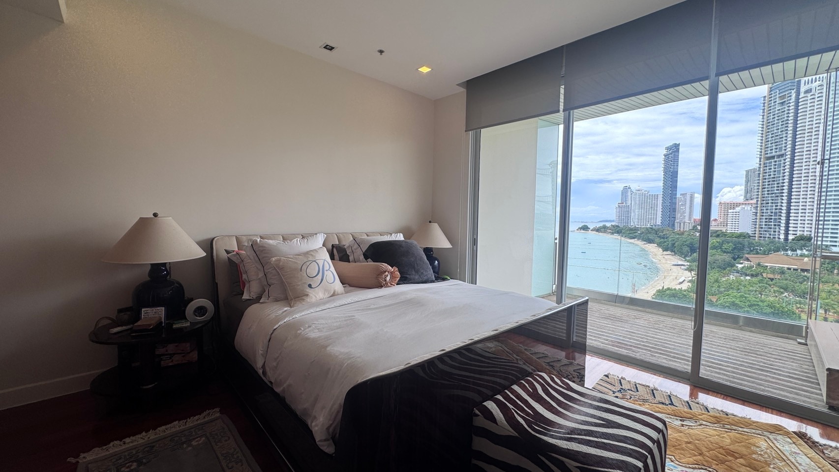 1 Bedroom 2 Bathroom in Beach front property at Wongamat beach photo 32