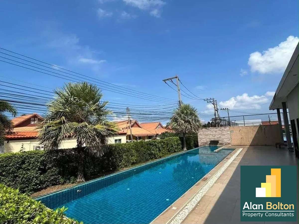 Three Bedroom Pool Villa with Separate Two Bedroom Guesthouse photo 2
