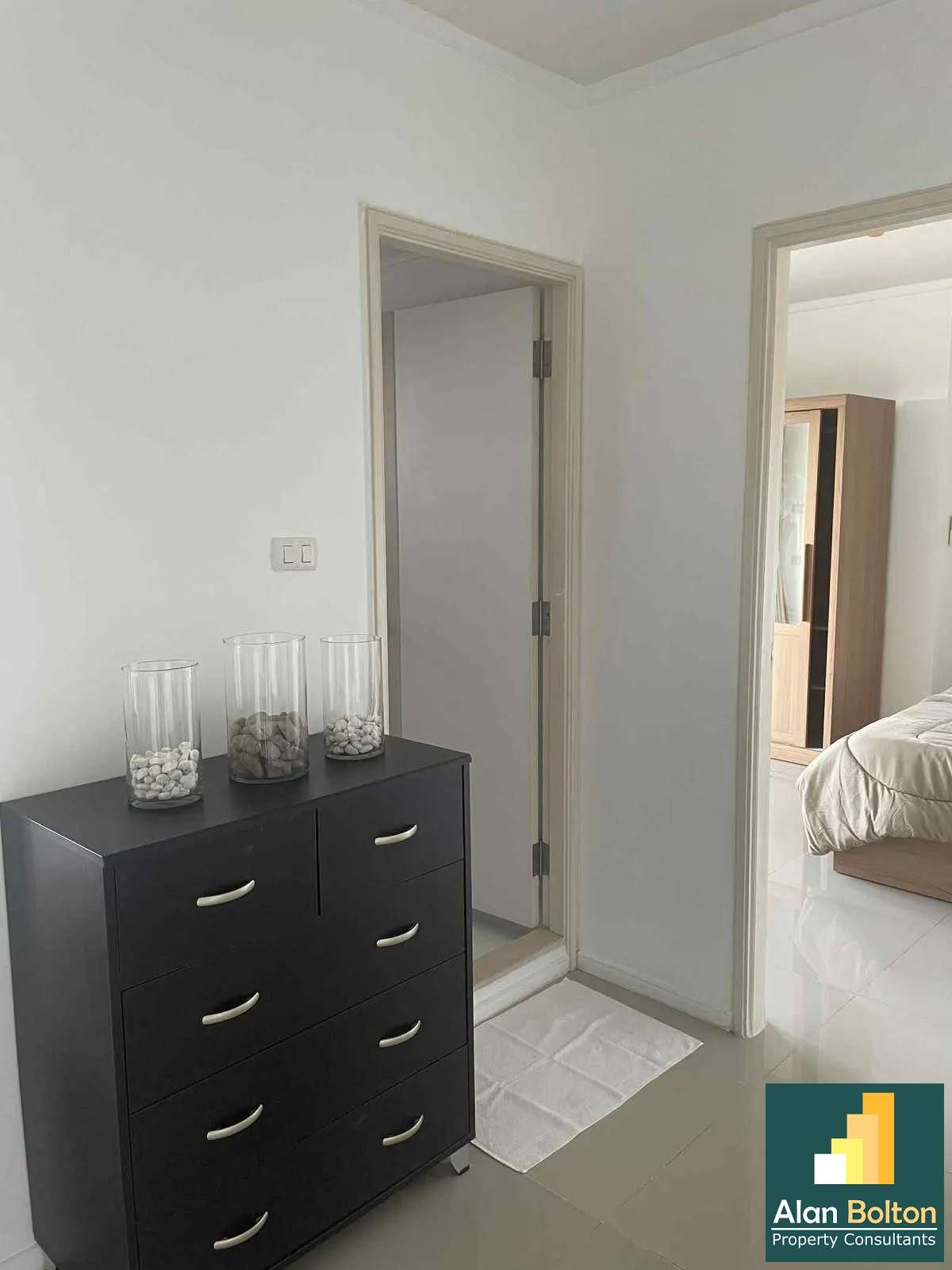 Just steps to the beach 1 bedroom 1 bathroom in Lumpini Park Beach Jomtien for RENT photo 8