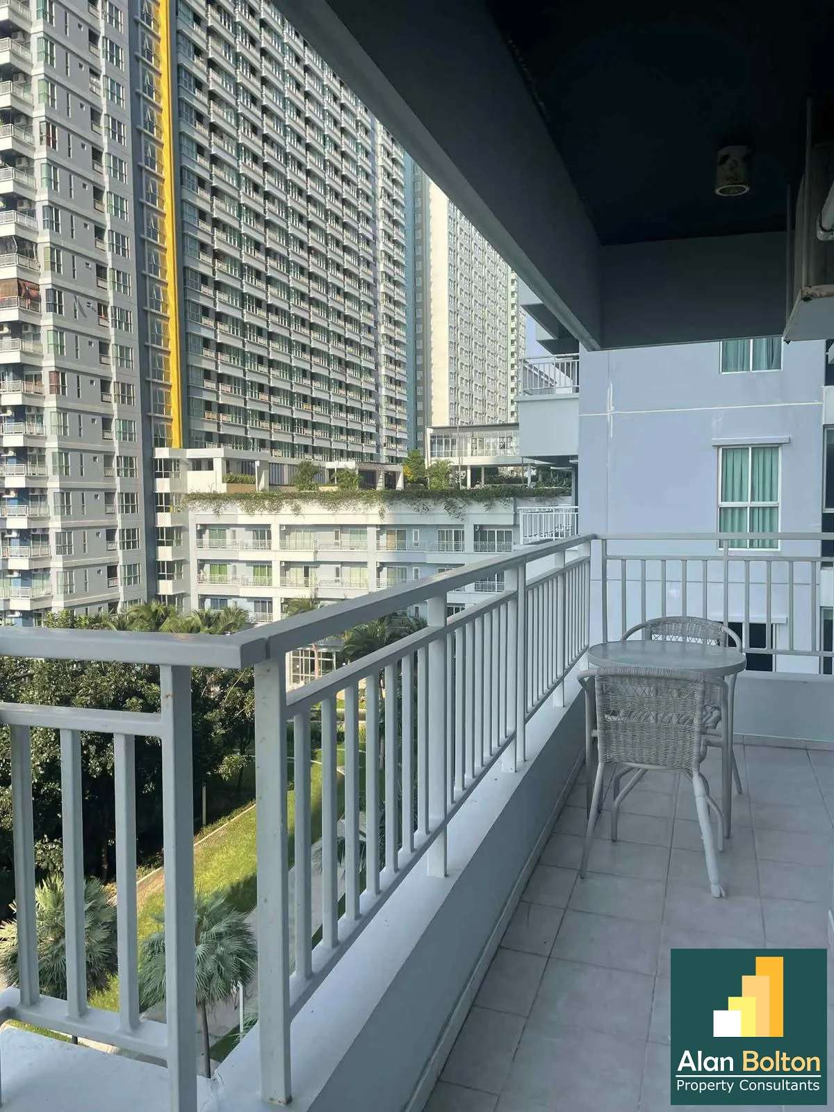 Just steps to the beach 1 bedroom 1 bathroom in Lumpini Park Beach Jomtien for RENT photo 3