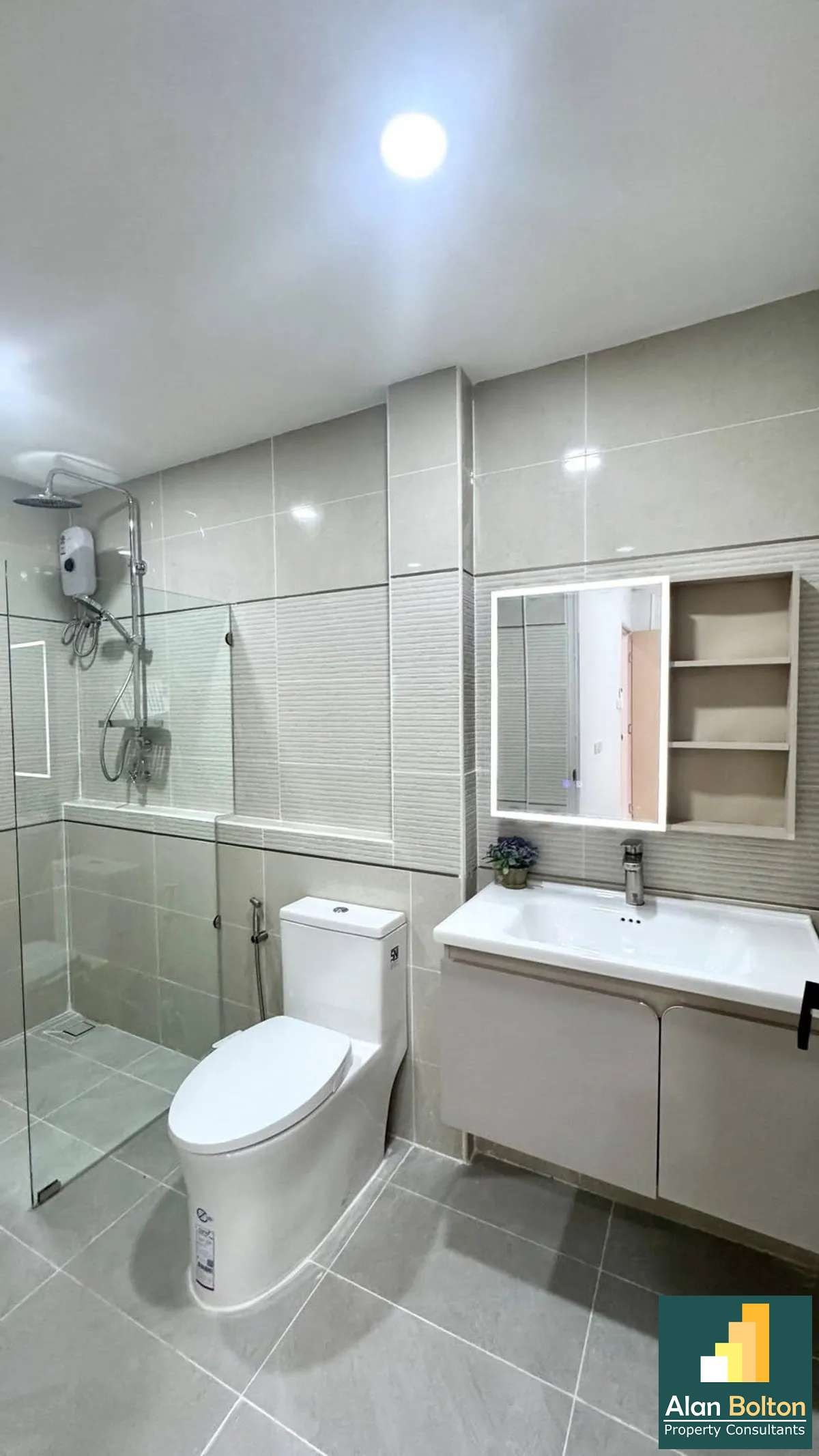 Newly Renovated Brand New 3 bedrooms 2 bathroom in East Pattaya for SALE photo 6