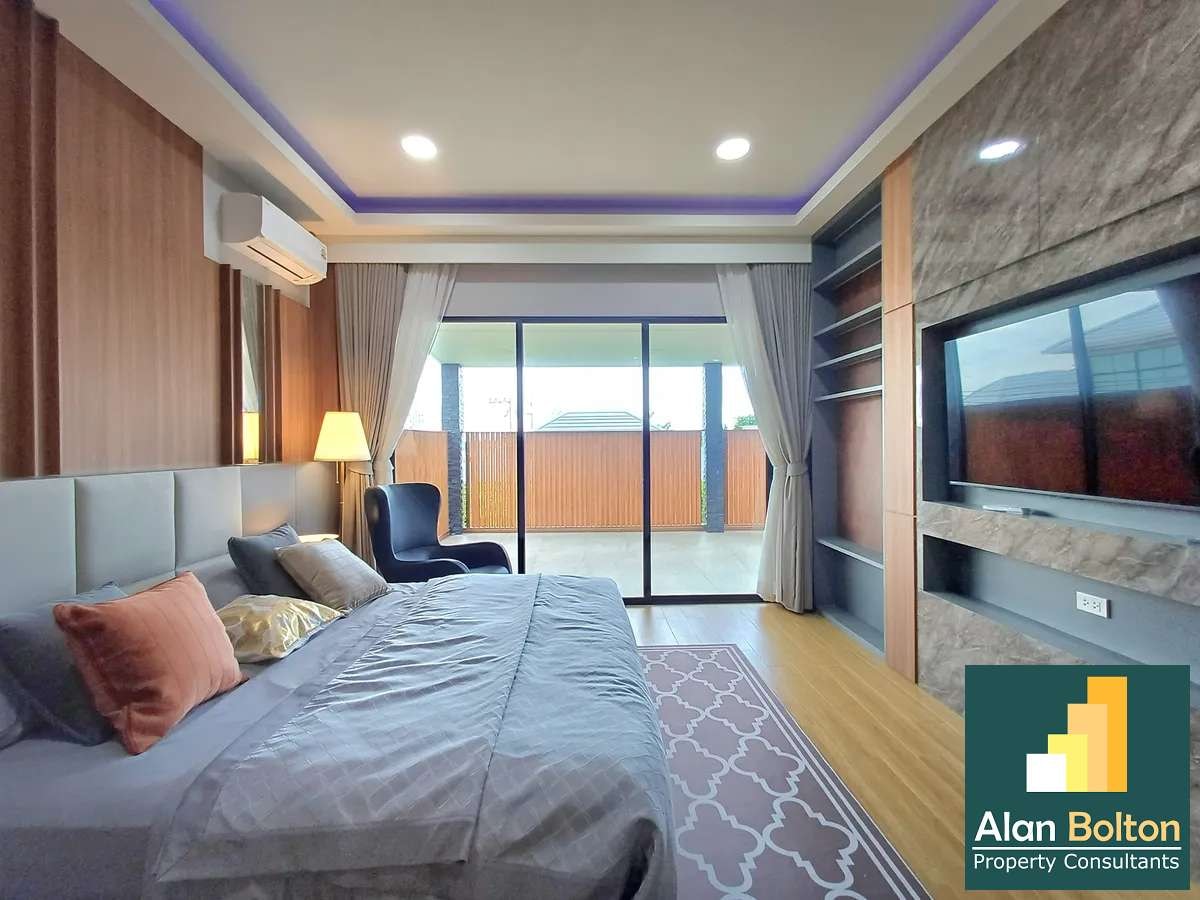 Luxury Brand New Pool Villa 4 bedrooms 6 bathrooms in Mabprachan Lake for SALE/RENT photo 24