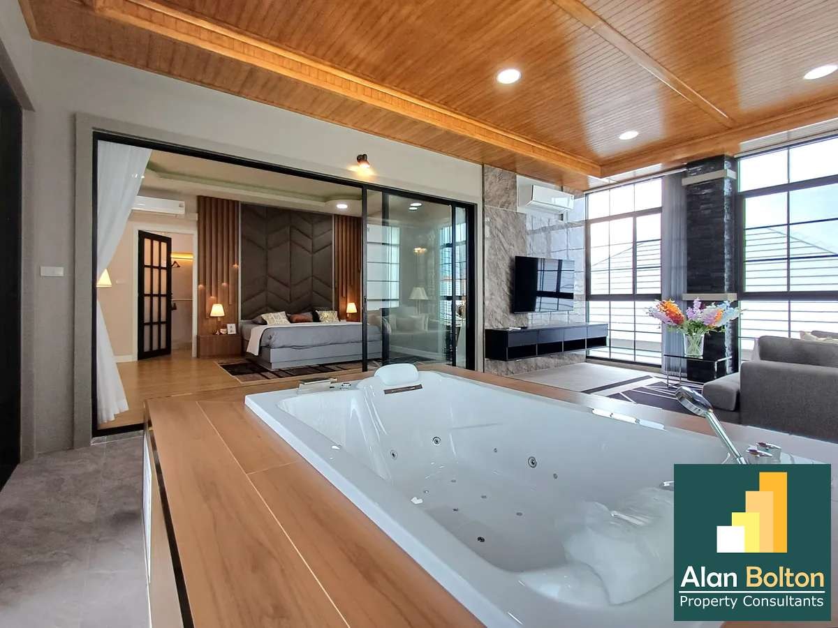 Luxury Brand New Pool Villa 4 bedrooms 6 bathrooms in Mabprachan Lake for SALE/RENT photo 19
