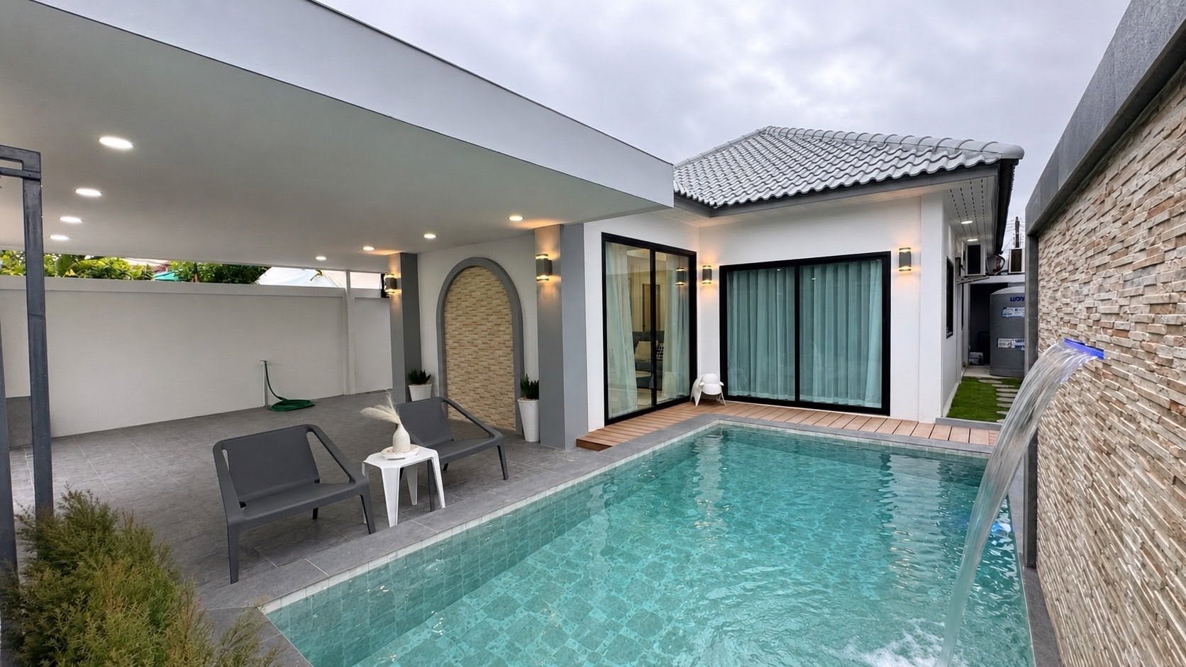 Luxury Brand New Pool Villa 4 bedrooms 6 bathrooms in Mabprachan Lake for SALE/RENT photo 64