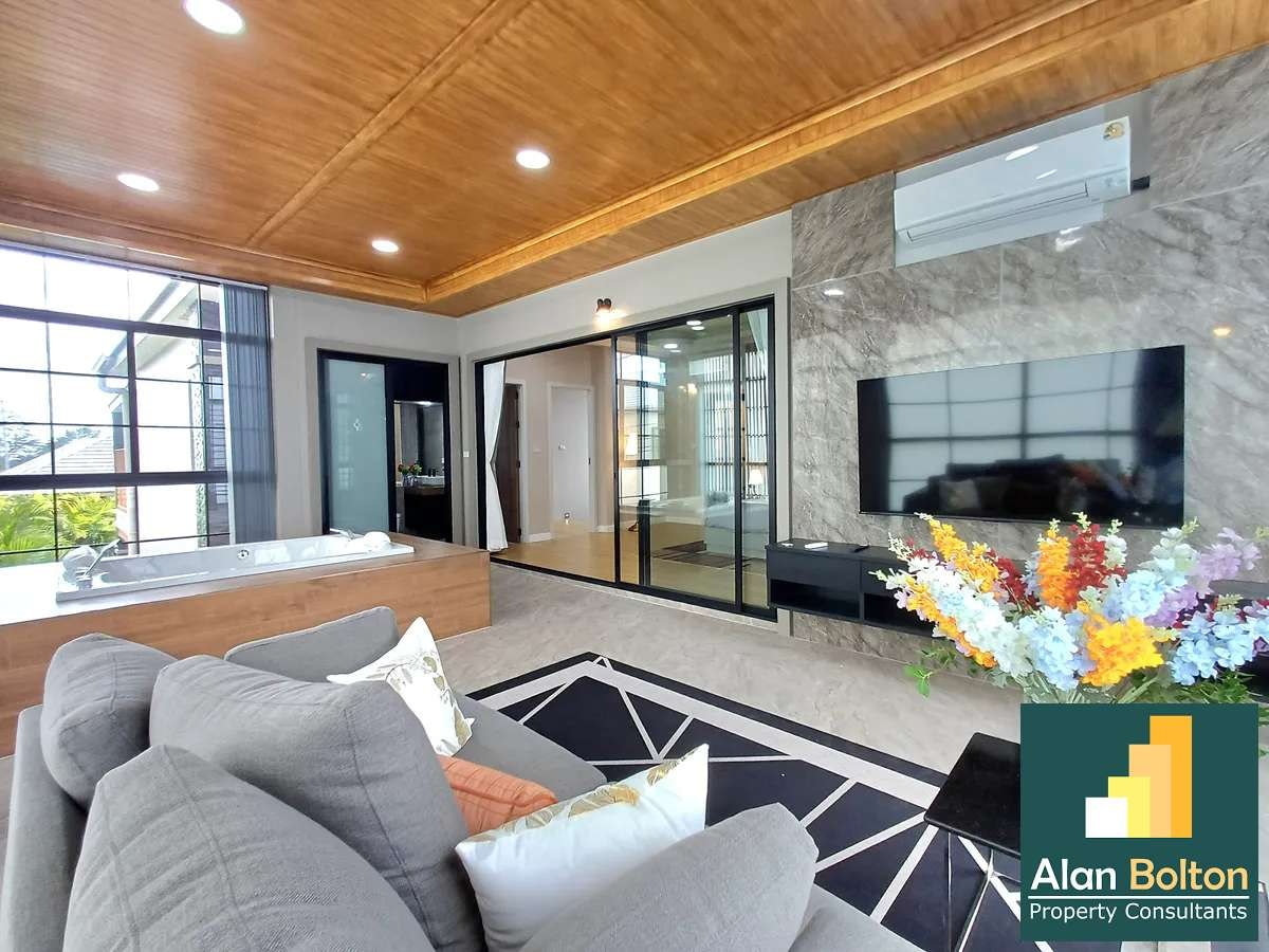 Luxury Brand New Pool Villa 4 bedrooms 6 bathrooms in Mabprachan Lake for SALE/RENT photo 22