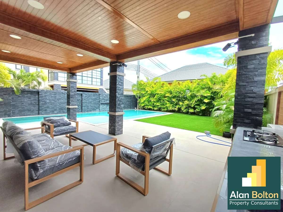 Luxury Brand New Pool Villa 4 bedrooms 6 bathrooms in Mabprachan Lake for SALE/RENT photo 6