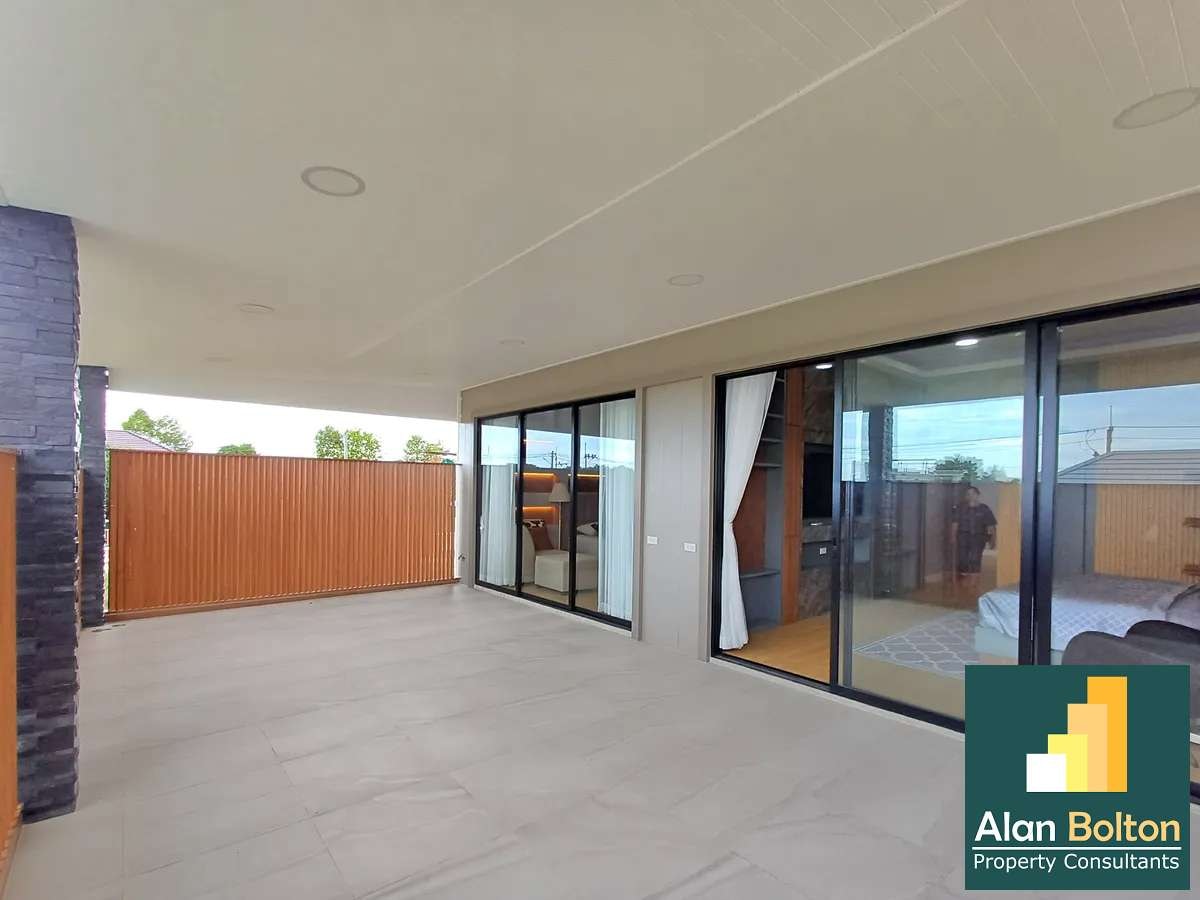 Luxury Brand New Pool Villa 4 bedrooms 6 bathrooms in Mabprachan Lake for SALE/RENT photo 27