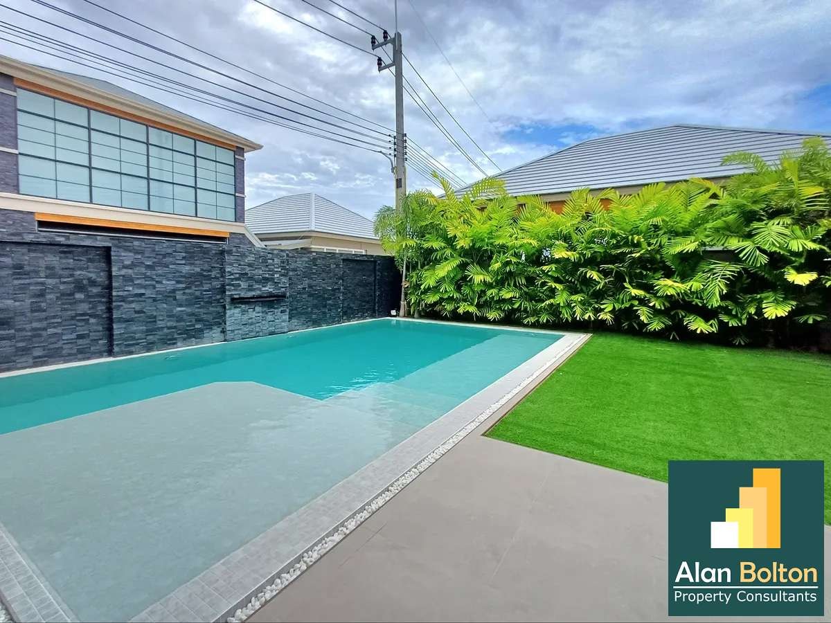 Luxury Brand New Pool Villa 4 bedrooms 6 bathrooms in Mabprachan Lake for SALE/RENT photo 5