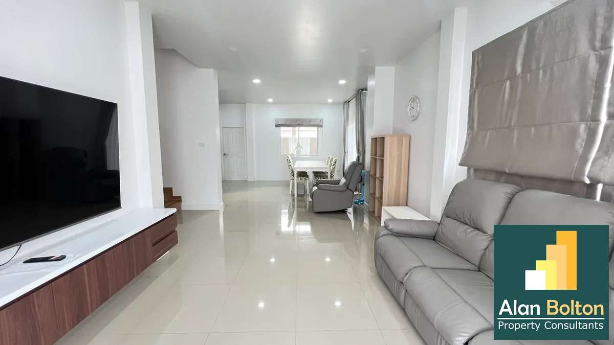 2 Storey House 3 Bedrooms 3 Bathrooms in East Pattaya photo 9