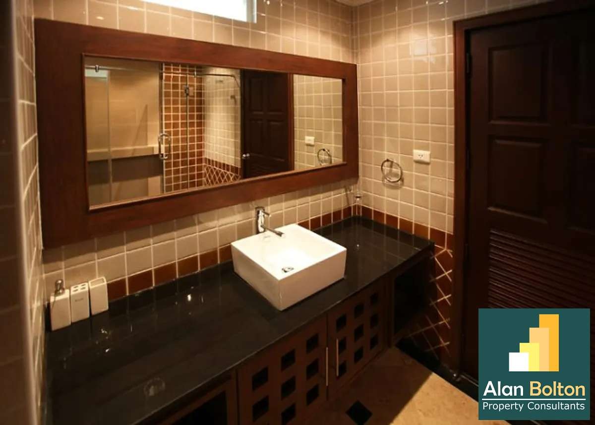 Large Studio Condo For Sale In Jomtien photo 8