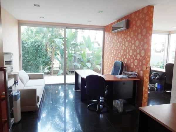 Club Royal A Decorated Office for Sale FQ, Na Kluea photo 19