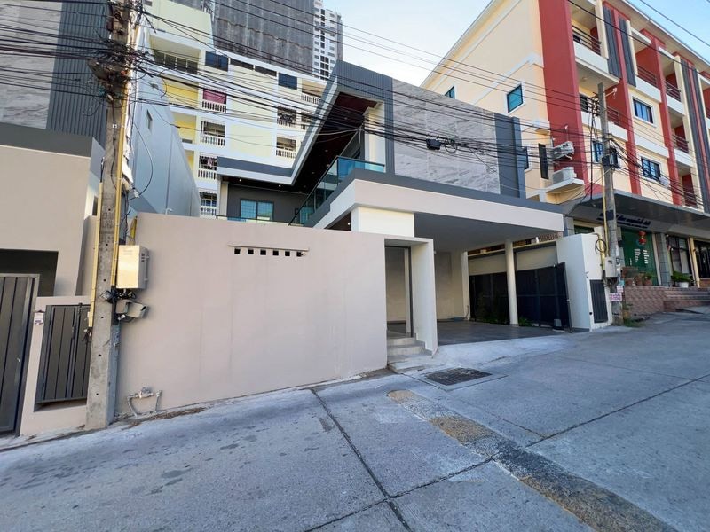 4 bedroom 5 bathroom in Thappraya soi 11 photo 28