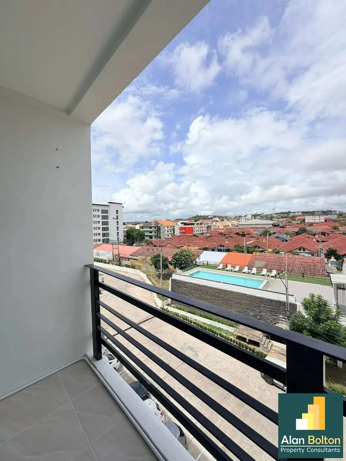 Beautiful Renovated Condo For Sale In East Pattaya คอนโดตกแต่งใหม่ พร้อมดูแลเรื่องกู้ photo 6