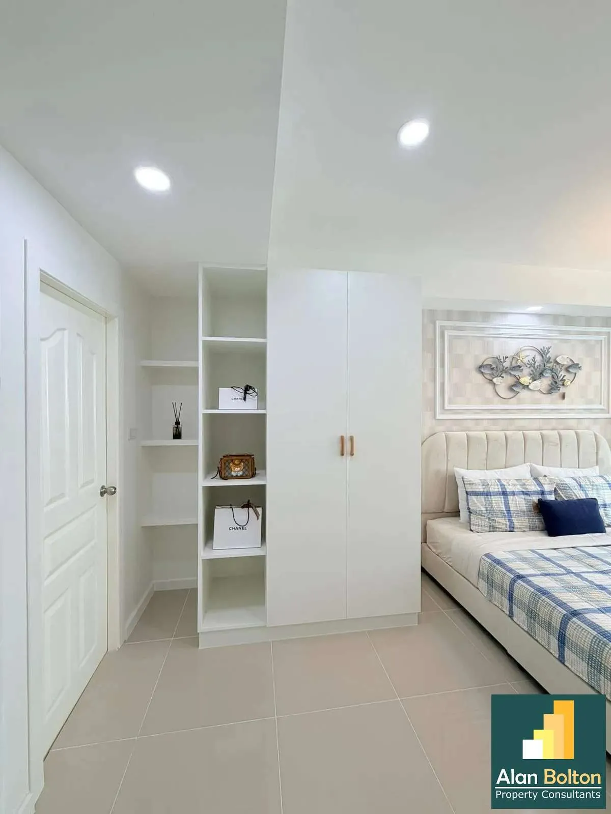 Beautiful Renovated Condo For Sale In East Pattaya คอนโดตกแต่งใหม่ พร้อมดูแลเรื่องกู้ photo 10