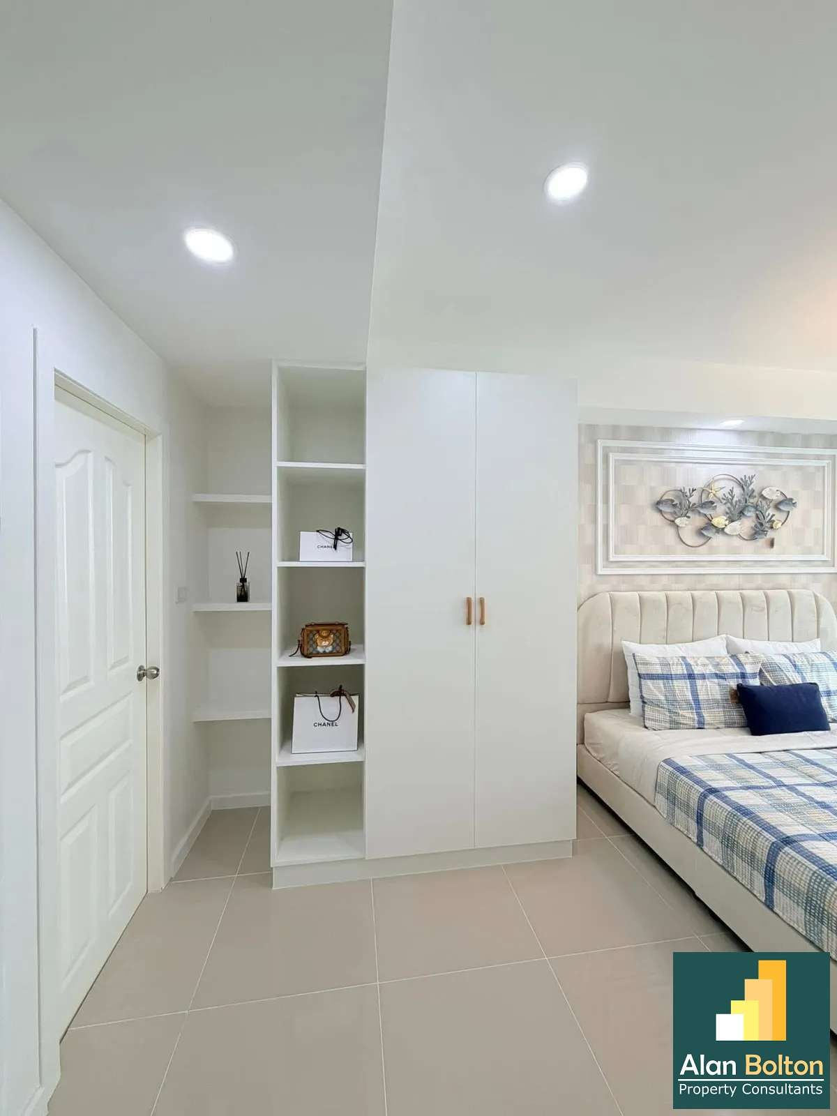 Beautiful Renovated Condo For Sale In East Pattaya คอนโดตกแต่งใหม่ พร้อมดูแลเรื่องกู้ photo 11