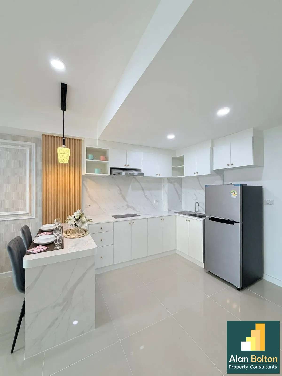 Beautiful Renovated Condo For Sale In East Pattaya คอนโดตกแต่งใหม่ พร้อมดูแลเรื่องกู้ photo 3