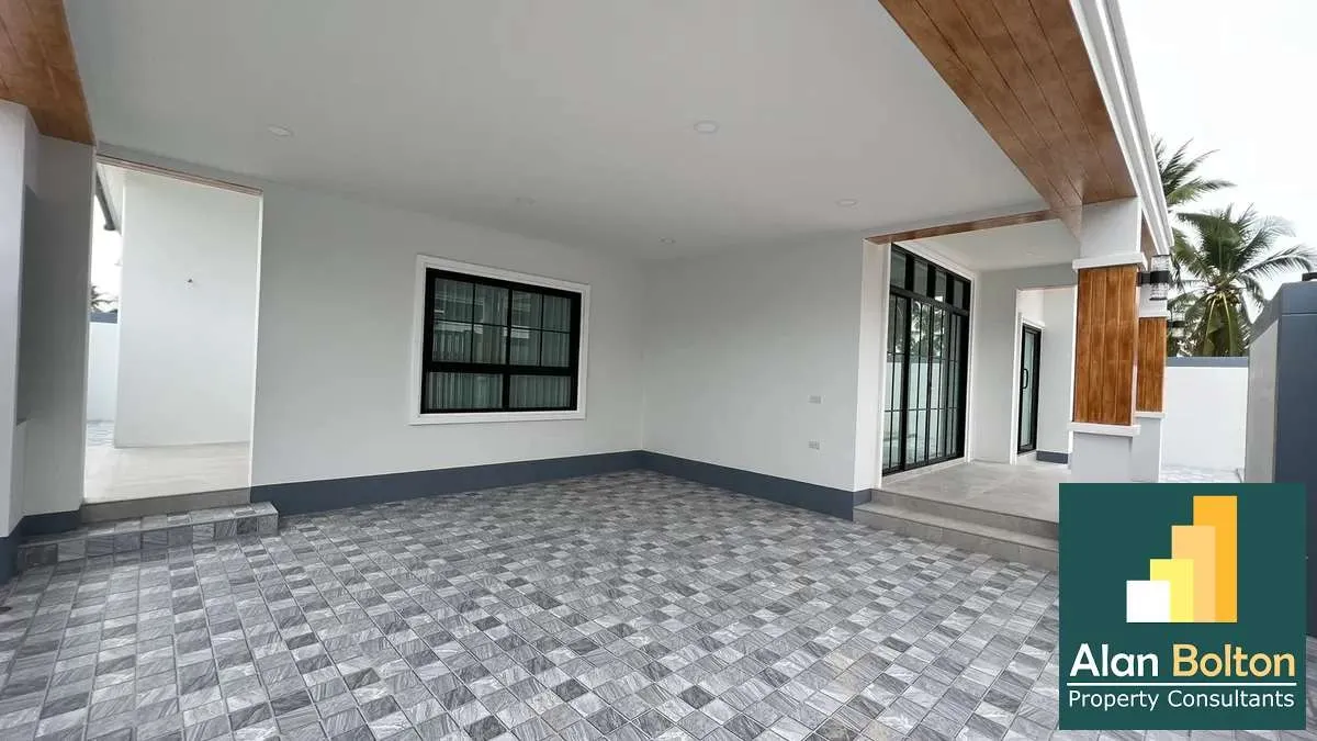 3 Bedrooms 3 Bathrooms in East Pattaya