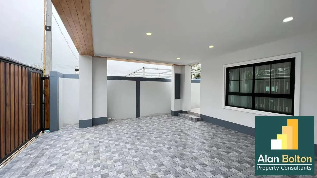 3 Bedrooms 3 Bathrooms in East Pattaya photo 2