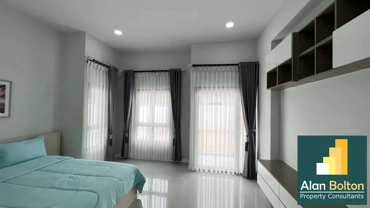 3 Bedrooms 3 Bathrooms in East Pattaya photo 11