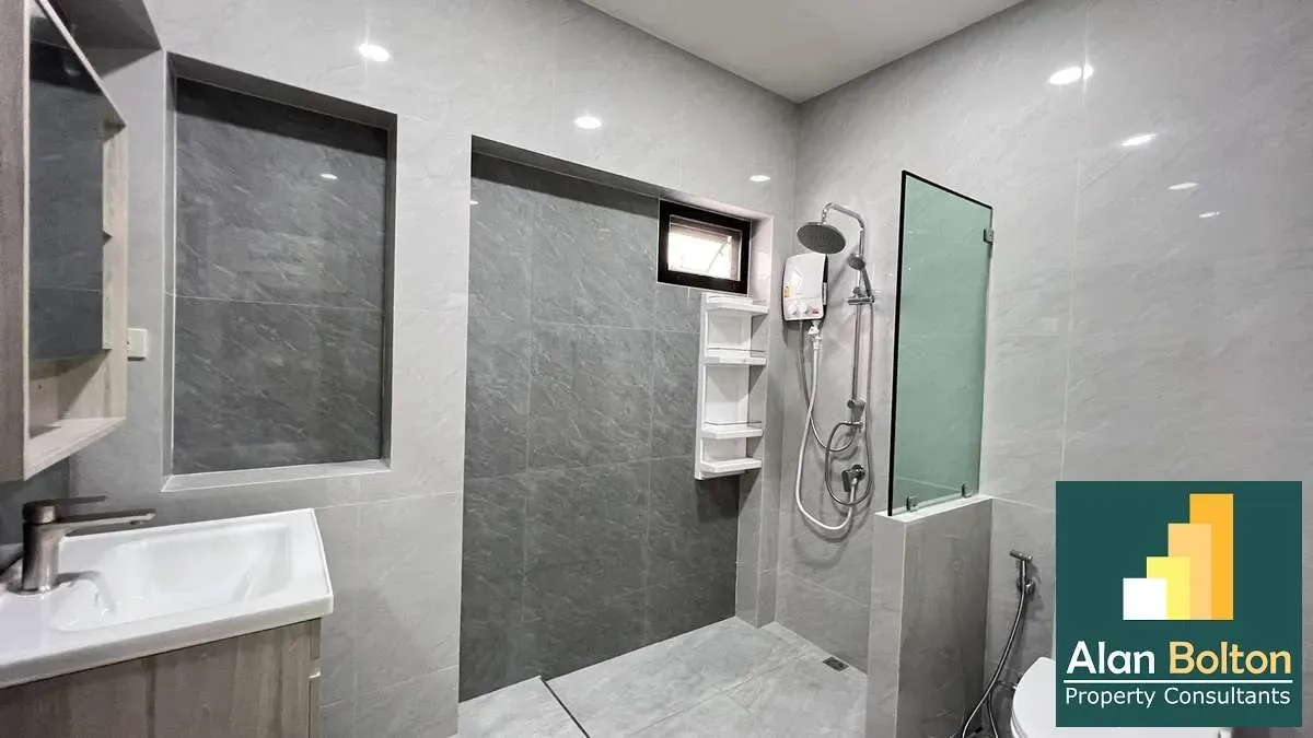 3 Bedrooms 3 Bathrooms in East Pattaya photo 6