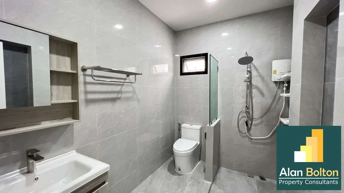 3 Bedrooms 3 Bathrooms in East Pattaya photo 8