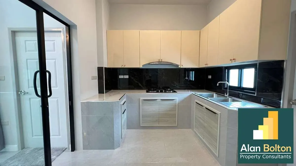 3 Bedrooms 3 Bathrooms in East Pattaya photo 9