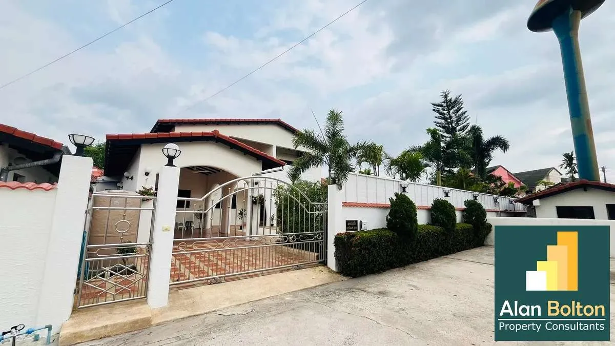 4 bedroom - 4 bathroom Pool Villa photo 2
