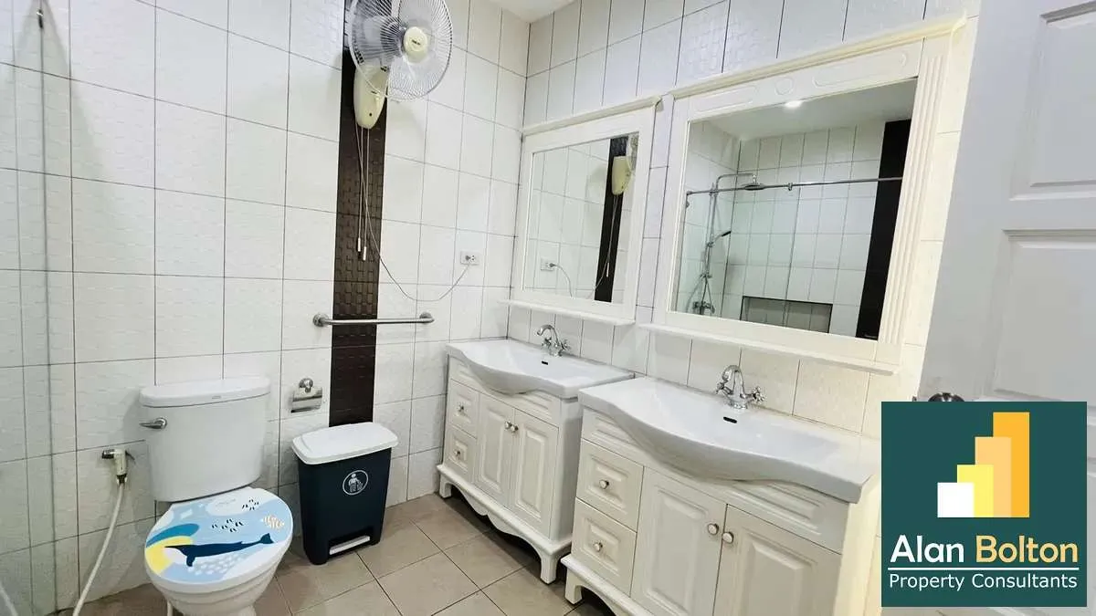 4 bedroom - 4 bathroom Pool Villa photo 11