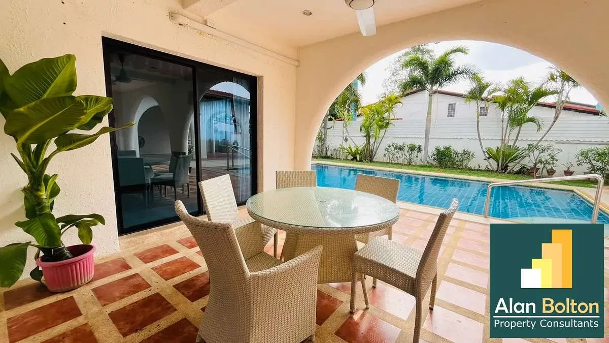 4 bedroom - 4 bathroom Pool Villa photo 14