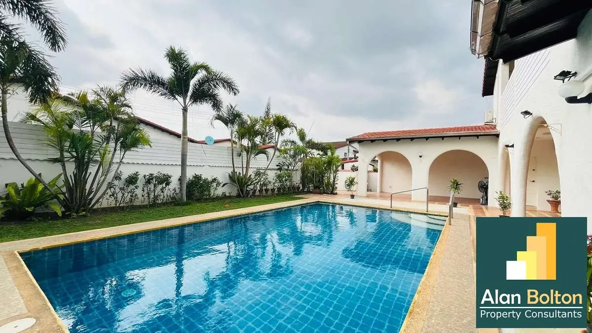 4 bedroom - 4 bathroom Pool Villa photo 17