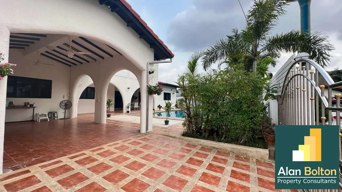 4 bedroom - 4 bathroom Pool Villa photo 18