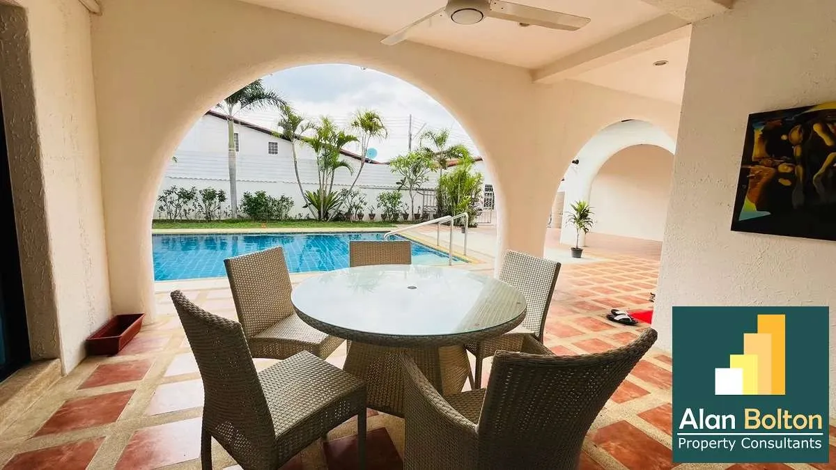 4 bedroom - 4 bathroom Pool Villa photo 20
