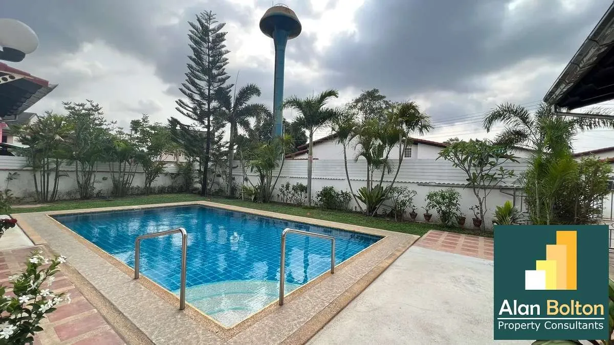 4 bedroom - 4 bathroom Pool Villa photo 3