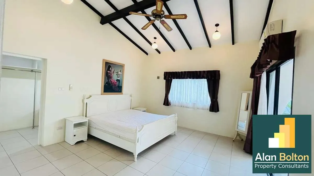 4 bedroom - 4 bathroom Pool Villa photo 5