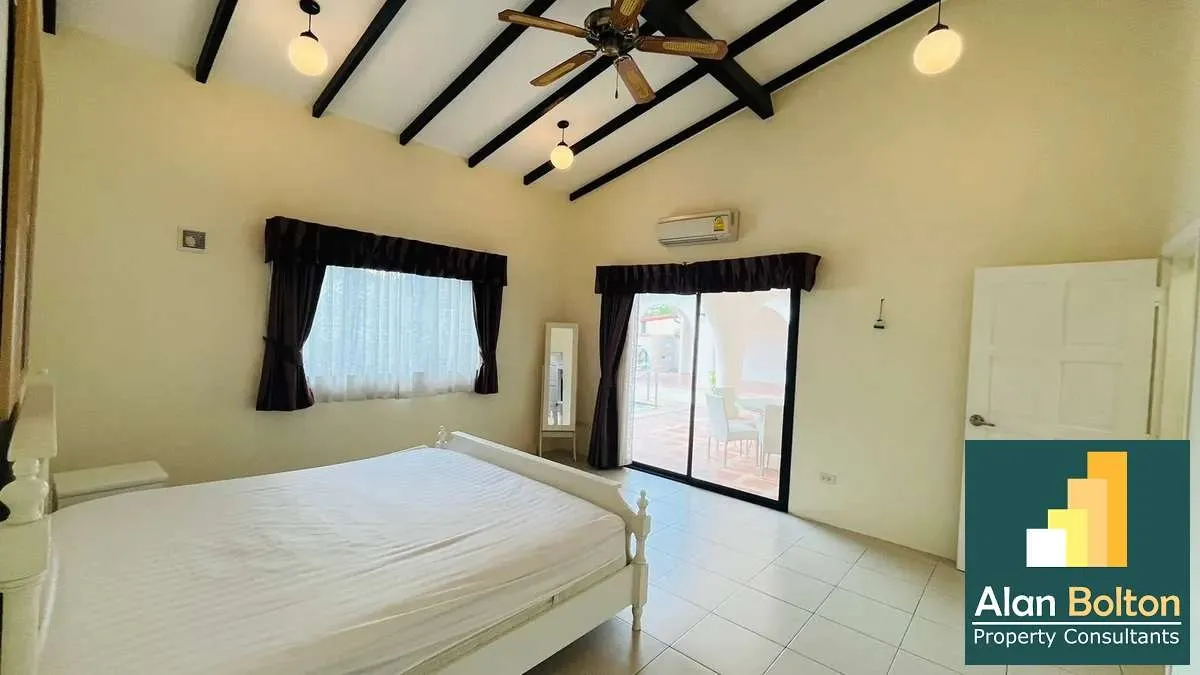 4 bedroom - 4 bathroom Pool Villa photo 10
