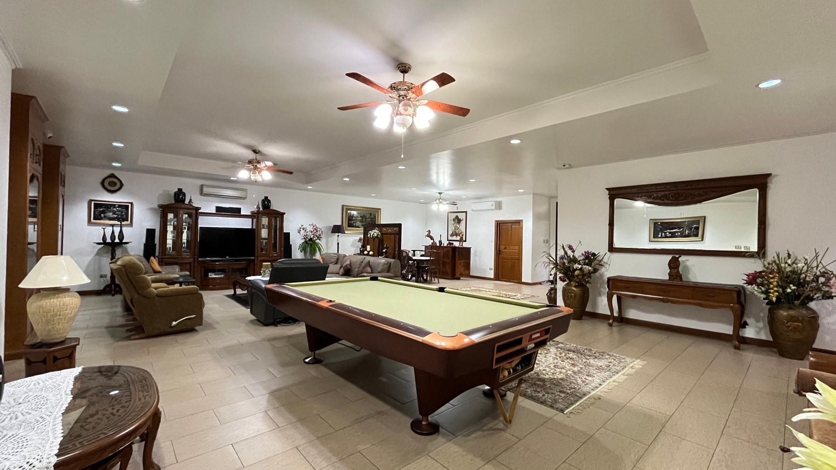 5 Bedroom 5 Bathroom house in East Pattaya photo 2