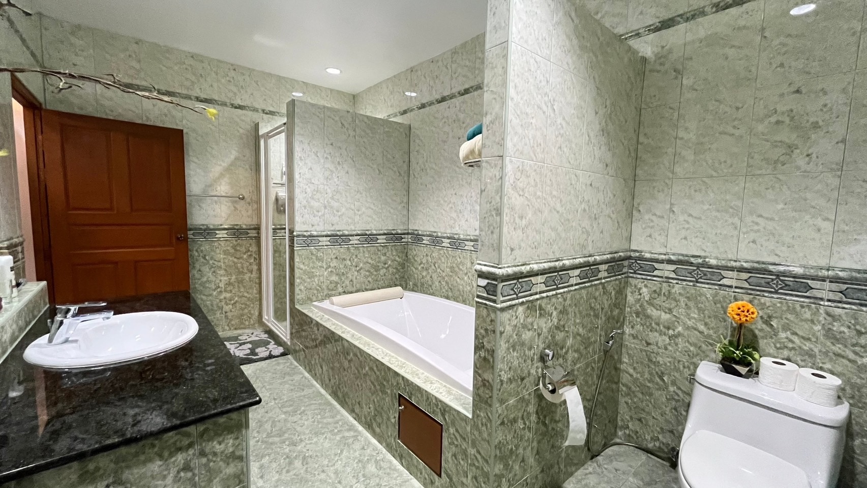 5 Bedroom 5 Bathroom house in East Pattaya photo 10